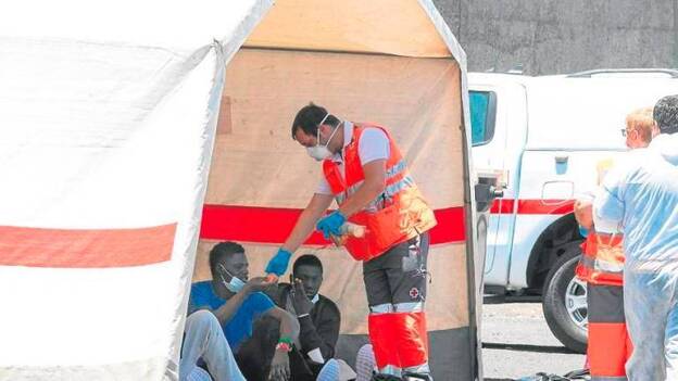 Da positivo en el segundo test el inmigrante que llegó en cayuco