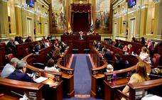 Minuto de silencio en el Parlamento de Canarias