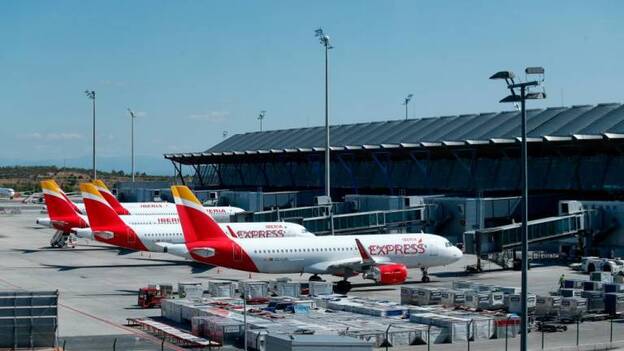 Iberia e Iberia Express replican a Consumo que sí informan sobre reembolsos