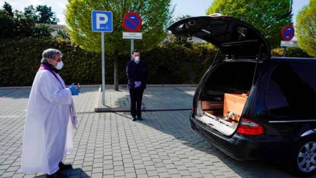 El INE revela que la pandemia se ha cobrado 15.000 muertos más de los que reconoce Sanidad