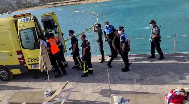 Una bañista, grave tras ser rescatada en Amadores