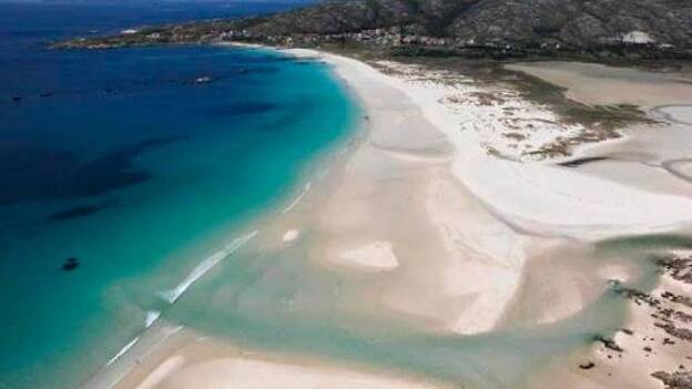 Desalojan a unos erasmus que hacían botellón en la playa