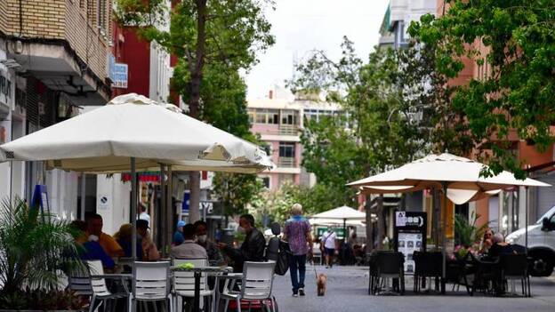 Tiendas, talleres y cafeterías concentran el 49% de los ERTE