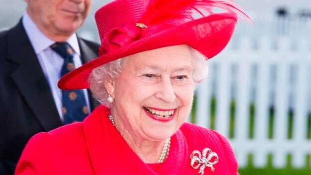 Isabel II celebra su cumpleaños sin multitud y con menos pompa