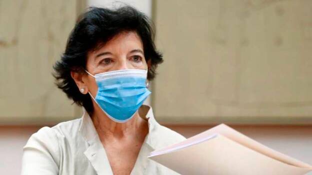 Celaá: «Hay que poner aulas al aire libre; aprovechemos el buen tiempo»