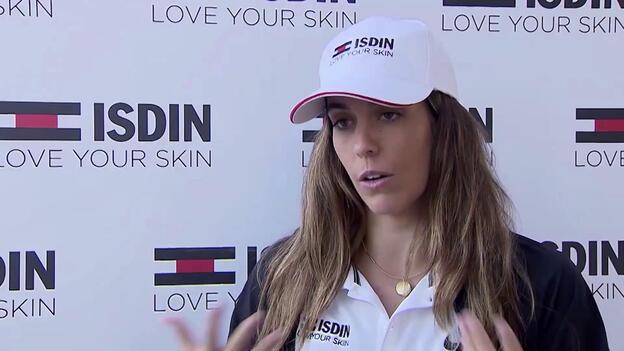 Ona Carbonell luce embarazo en la playa