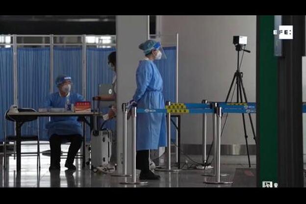 Cancelan más de un millar de vuelos de entrada y salida a Pekín tras el rebrote