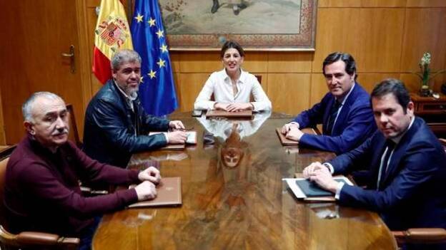 Se enquista la negociación de los ERTE