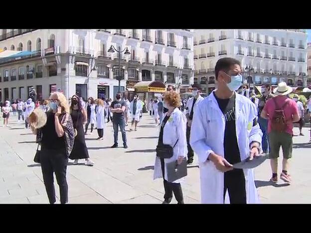 Concentración en defensa de los médicos