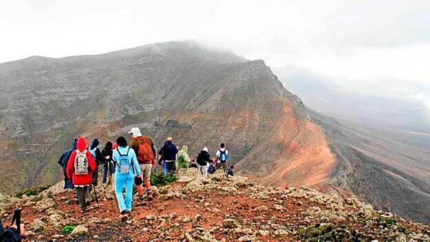 El Cabildo imparte un curso telemático de montañismo y senderismo