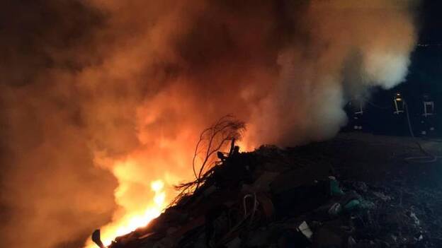 Continúa las labores de extinción del incendio en Guía de Isora