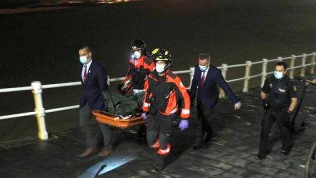 Fallece un joven de 19 años al intentar rescatar a su novia en una playa de Gijón