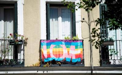 Balcones arcoíris celebran un Orgullo virtual