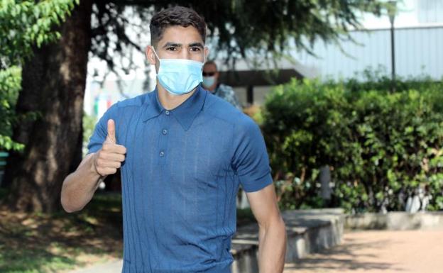 Achraf, antes de pasar reconocimiento médico por el Inter. /Matteo Bazz (Efe)