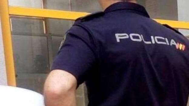 La agrede ante sus hijos al no gustarle la cena