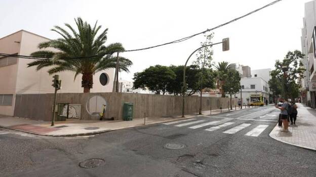 El arreglo del entorno del colegio La Destila, en dos meses