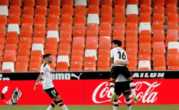 Kang In Lee salva al Valencia ante un sólido Valladolid