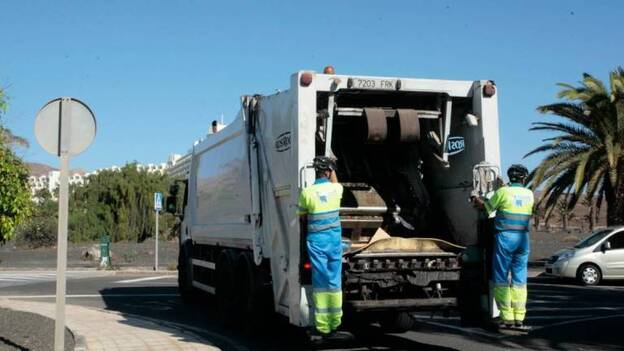 Teguise asume la orden judicial y revisará el contrato de la basura