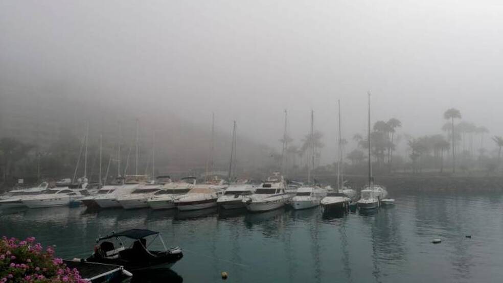 La niebla engulle Anfi del Mar