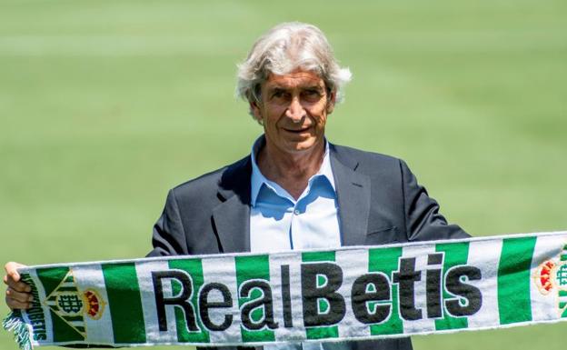Pellegrini, presentado como entrenador del Betis: «Debemos construir un proyecto más equilibrado»