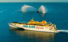 Un nuevo trimarán de Fred Olsen viaja desde Australia hacia Canarias