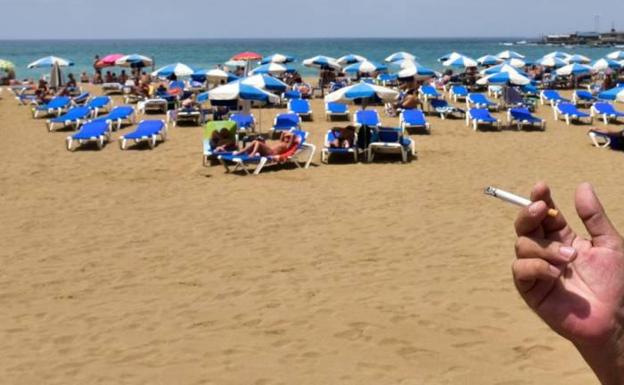 El Ayuntamiento vuelve a prohibir el tabaco en las playas