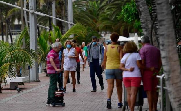 Una fiesta familiar desata el mayor brote en Canarias