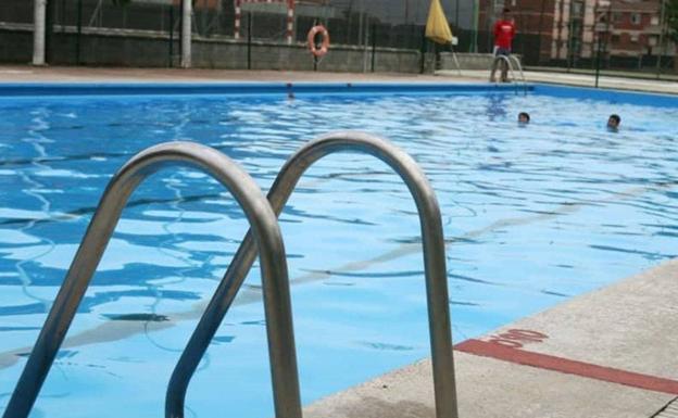Muere una niña de 2 años al caer a una piscina