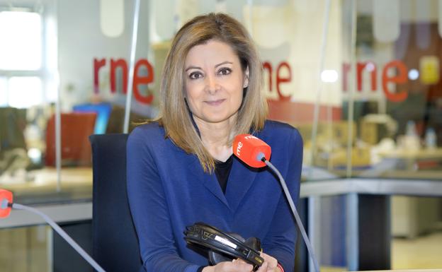 Pepa Fernández, al frente del micrófono RNE 