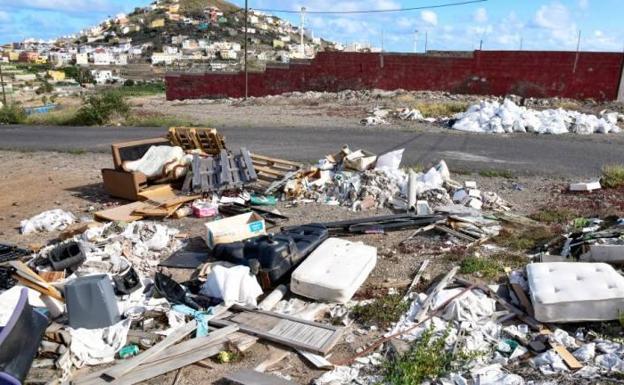 El 57% de los residuos dejados en los puntos limpios son escombros