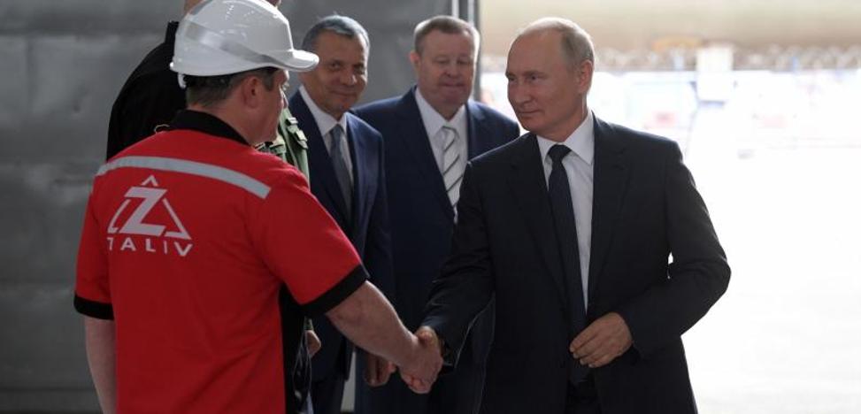 Putin exhibe músculo naval para intimidar a Ucrania