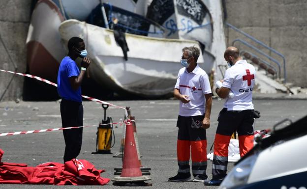 Seis ocupantes de la patera del lunes en Gran Canaria dan positivo