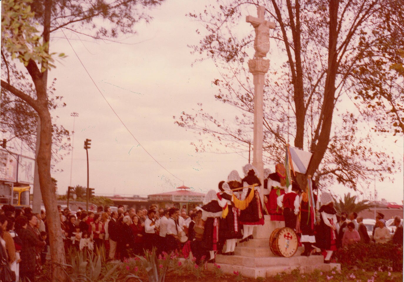 Celebración de la instalación del cruceiro en San Telmo en 1980.