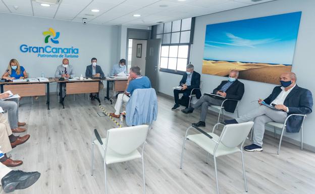 Turismo crea un frente común para conseguir un corredor aéreo seguro con el Reino Unido