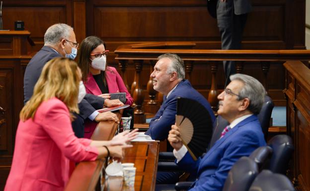 El Estado cita por fin al Gobierno canario para abordar la inmigración