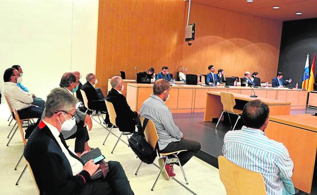 La acusación se basa en una «teoría de la conspiración» según alegan las defensas