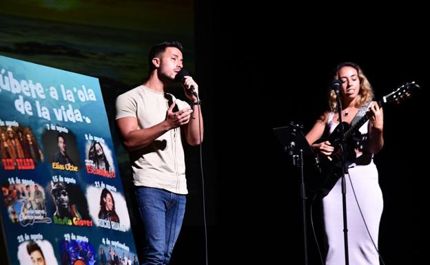 La covid-19 se lleva al teatro las citas playeras de la campaña 'Súbete a la ola de la vida'