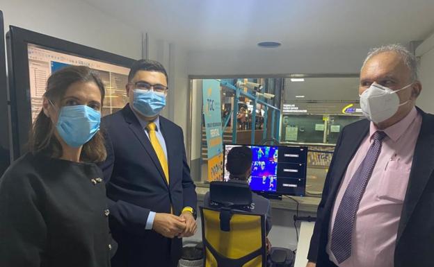 Siete estaciones de guagua se dotan con cámaras para medir la temperatura