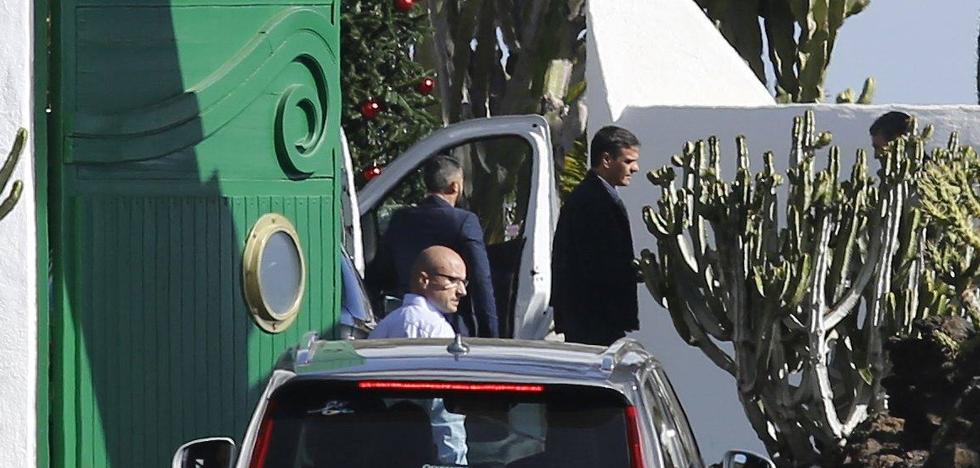 Sánchez arranca las vacaciones en el palacio lanzaroteño de La Mareta