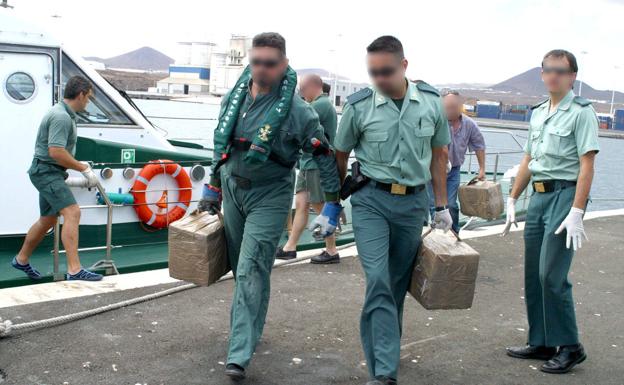 Desvían hacia Gran Canaria a un narcovelero