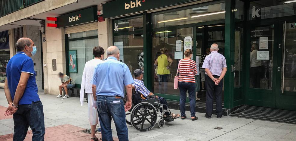 La pandemia deja ahora más oficinas bancarias que nunca en el aire