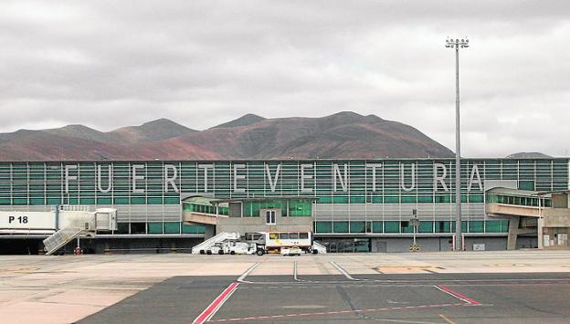 La capital baraja una consulta ciudadana sobre el cambio de nombre del aeropuerto