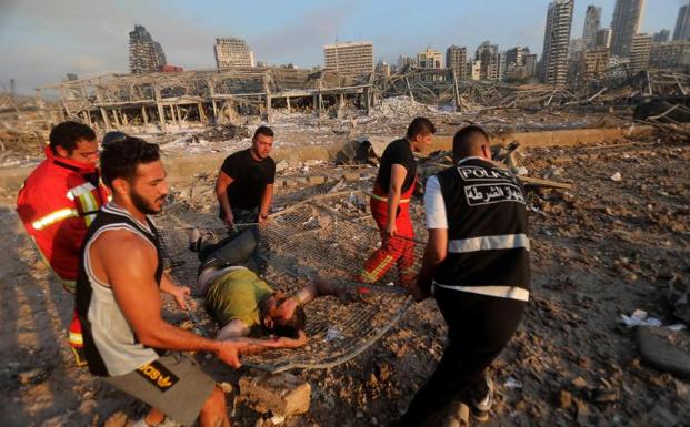 Aumenta a 100 la cifra de muertos tras dos explosiones en el puerto de Beirut