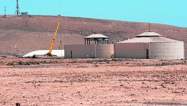 Los depósitos de La Herradura se reparan en pleno verano y cuando más agua se consume