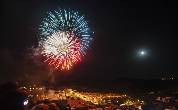 Los vecinos de San Lorenzo denuncian que el Ayuntamiento deja sin voladores sus fiestas