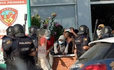 Los inmigrantes confinados por la Covid-19 en Albacete se enfrentan a la Policía