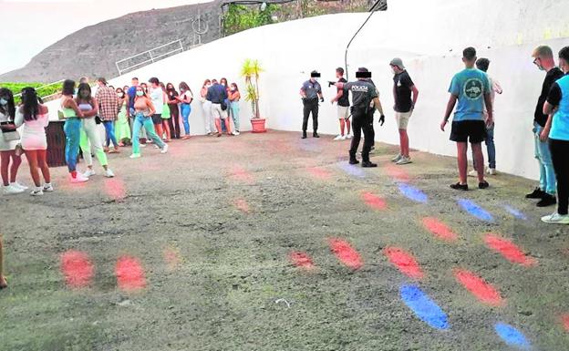 Desmantelan una fiesta ilegal en Tenerife