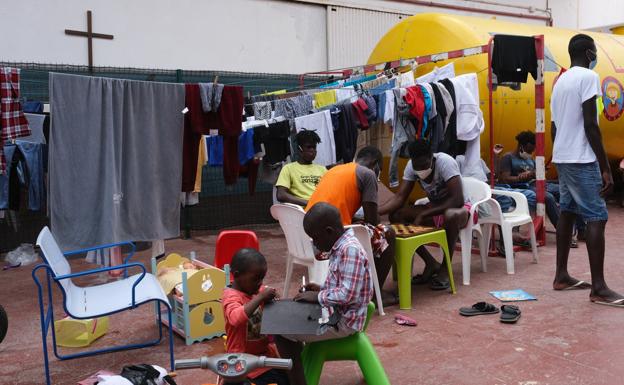 Madrid busca «con celeridad» centros para inmigrantes antes de septiembre