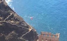 Rescatados dos menores en apuros en el mar en Tenerife
