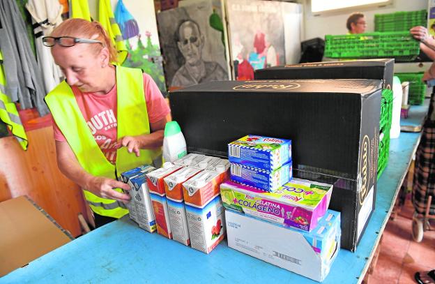 El reparto de alimentos a unas 700 familias de Jinámar, en el aire por 4.000 euros